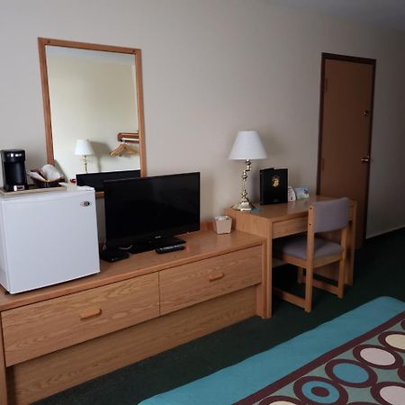 Super 8 By Wyndham Moose Jaw Sk Hotel Ngoại thất bức ảnh