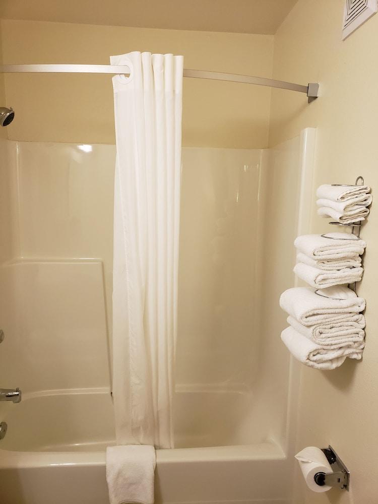 Super 8 By Wyndham Moose Jaw Sk Hotel Ngoại thất bức ảnh