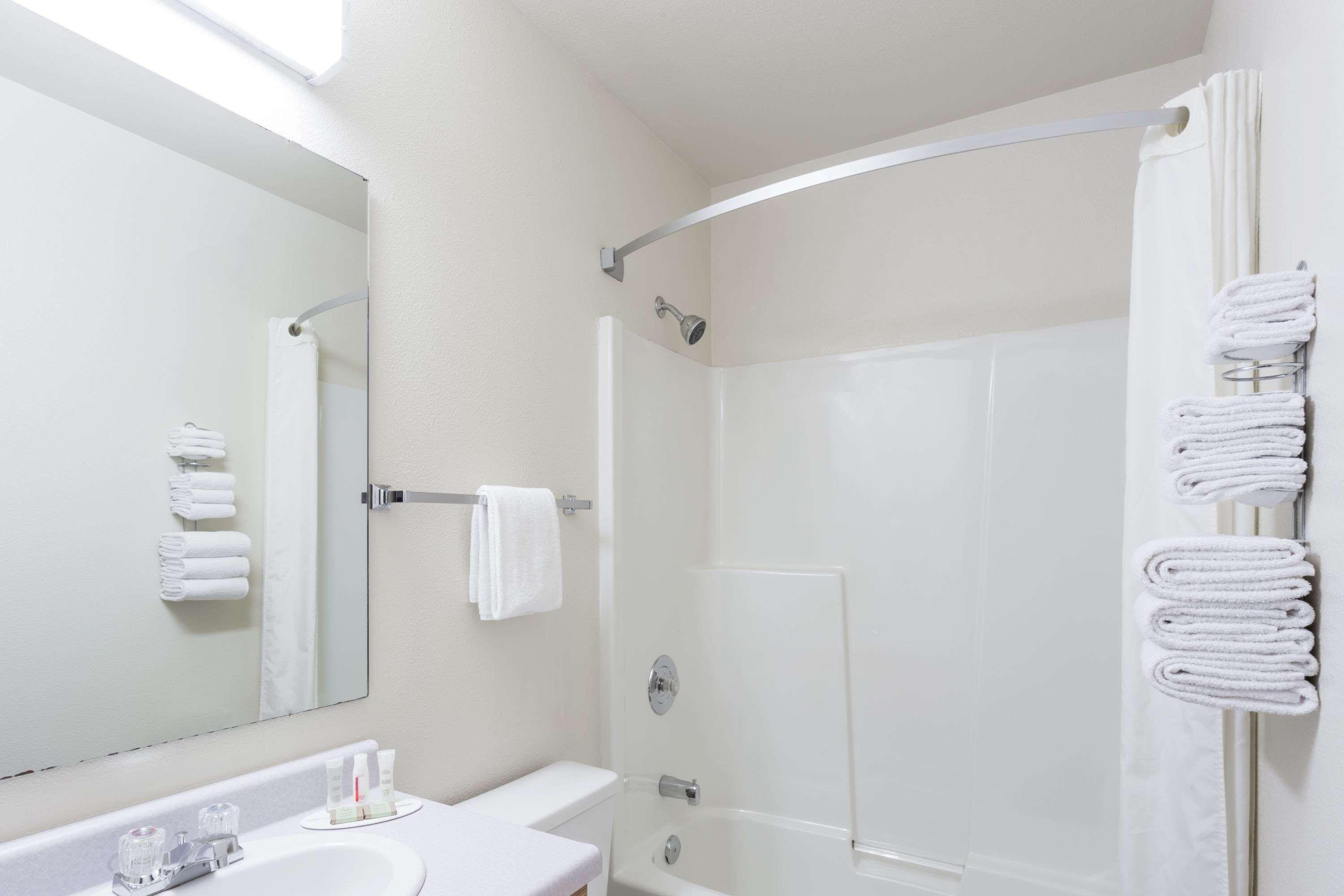 Super 8 By Wyndham Moose Jaw Sk Hotel Ngoại thất bức ảnh