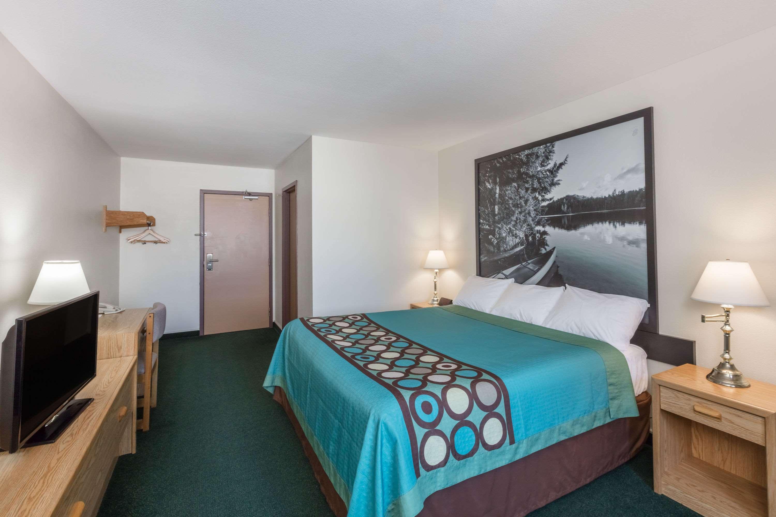 Super 8 By Wyndham Moose Jaw Sk Hotel Ngoại thất bức ảnh
