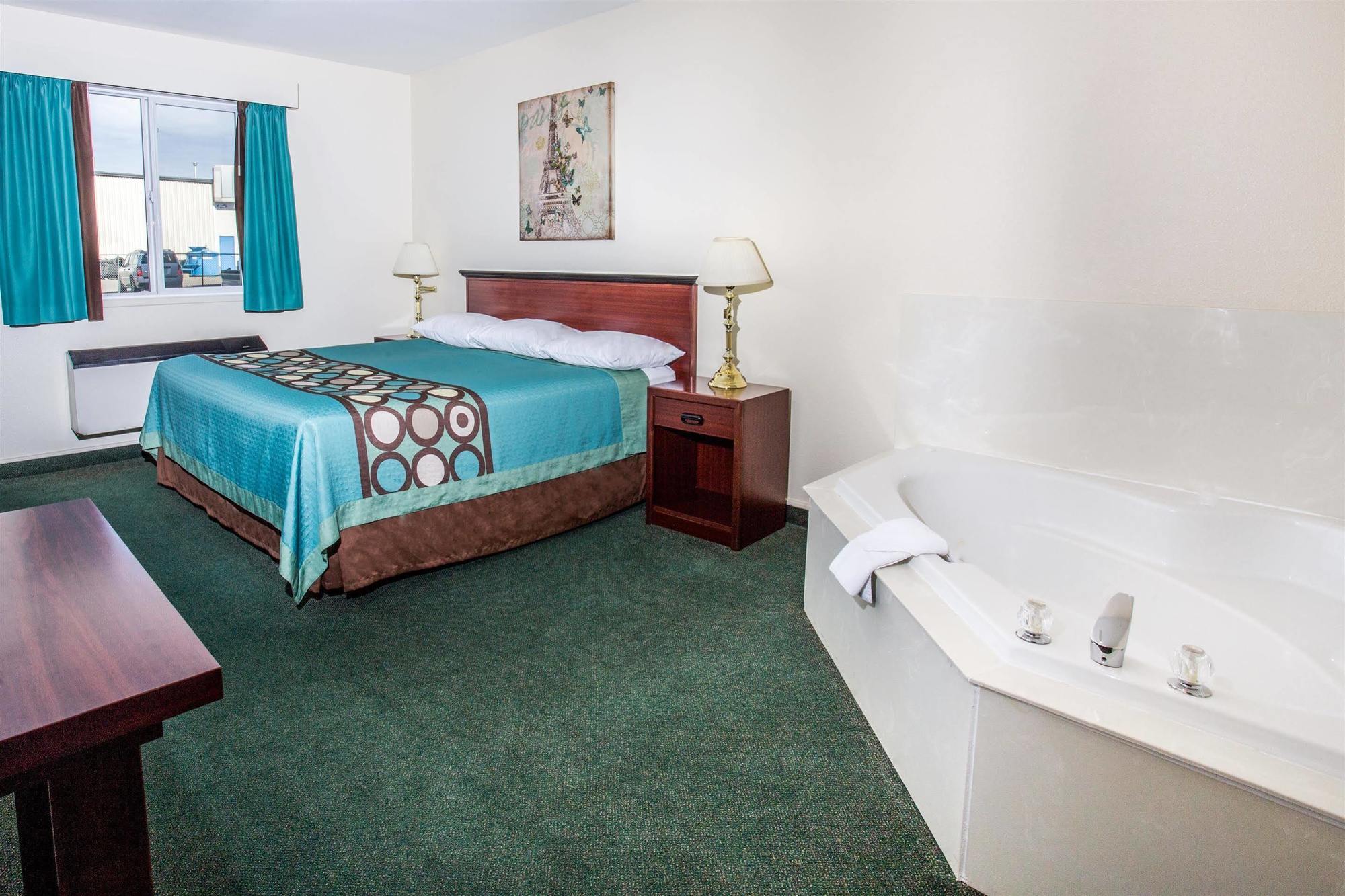 Super 8 By Wyndham Moose Jaw Sk Hotel Ngoại thất bức ảnh