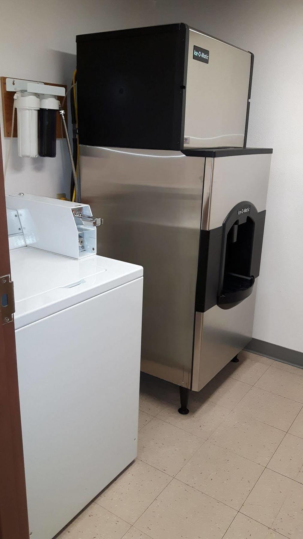 Super 8 By Wyndham Moose Jaw Sk Hotel Ngoại thất bức ảnh