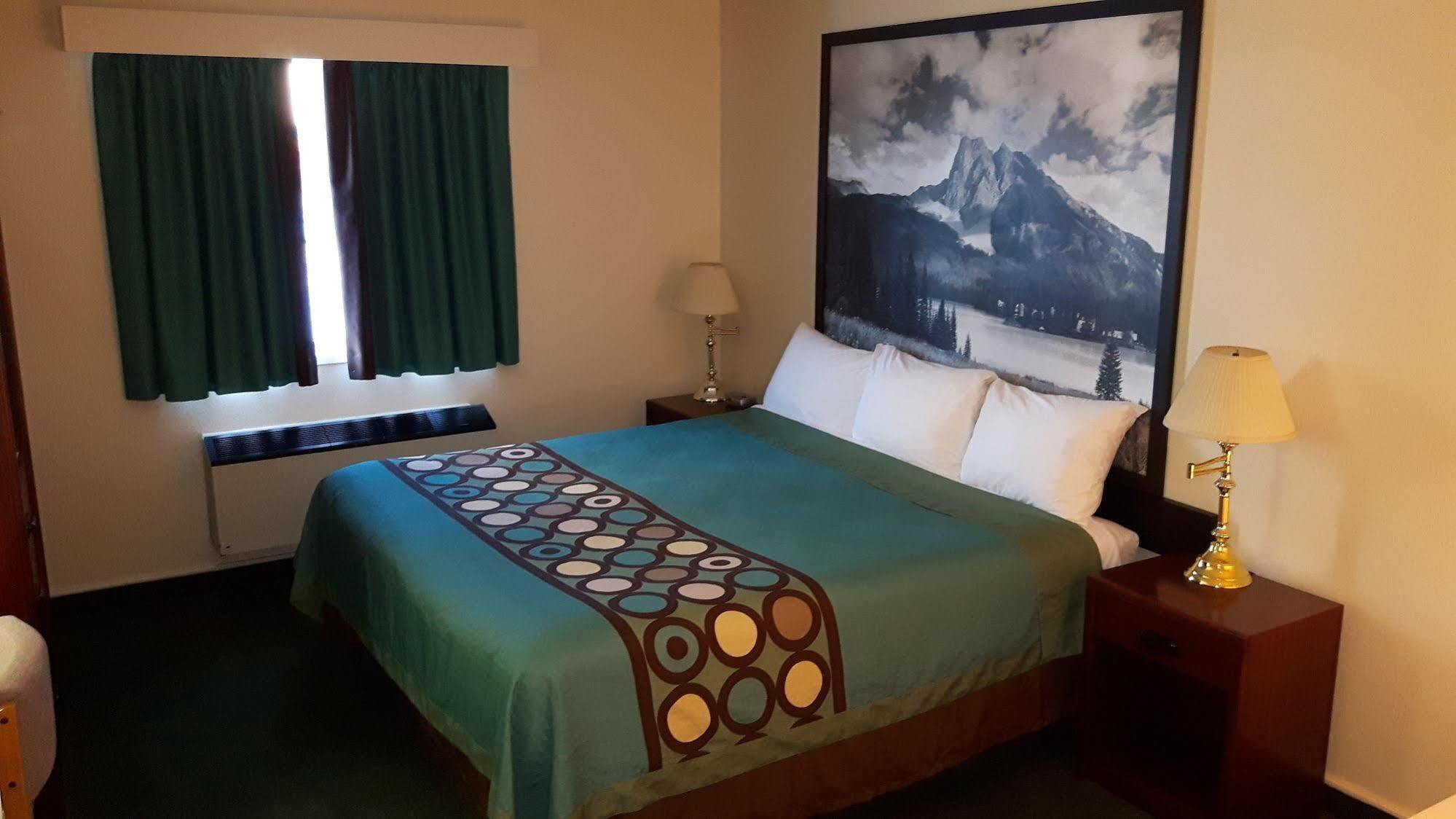 Super 8 By Wyndham Moose Jaw Sk Hotel Ngoại thất bức ảnh