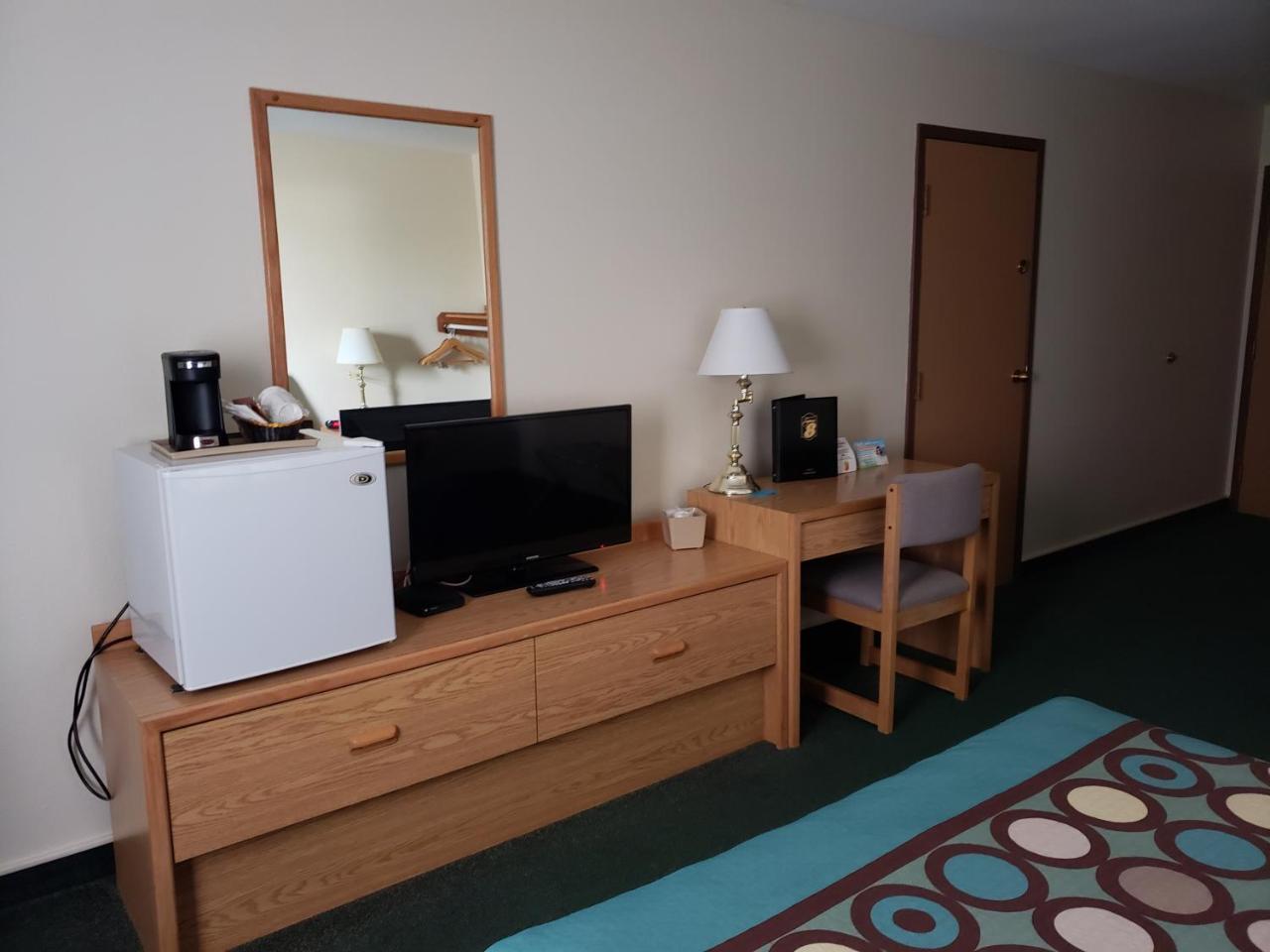 Super 8 By Wyndham Moose Jaw Sk Hotel Ngoại thất bức ảnh