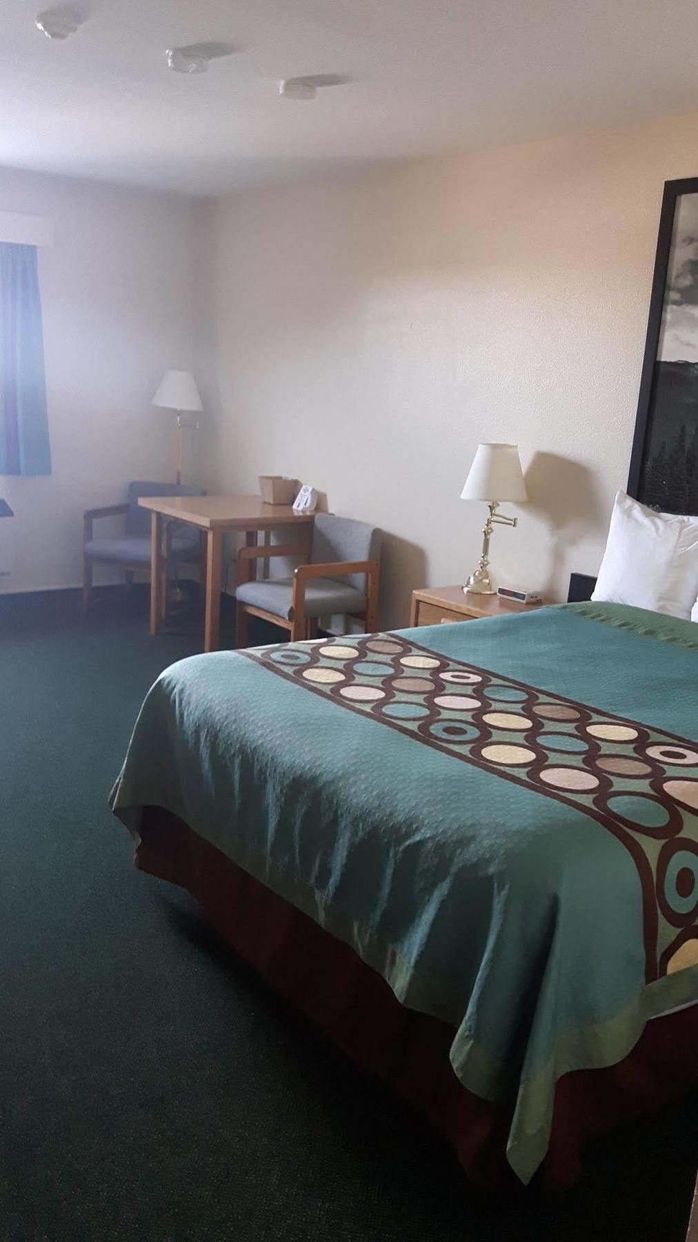Super 8 By Wyndham Moose Jaw Sk Hotel Ngoại thất bức ảnh