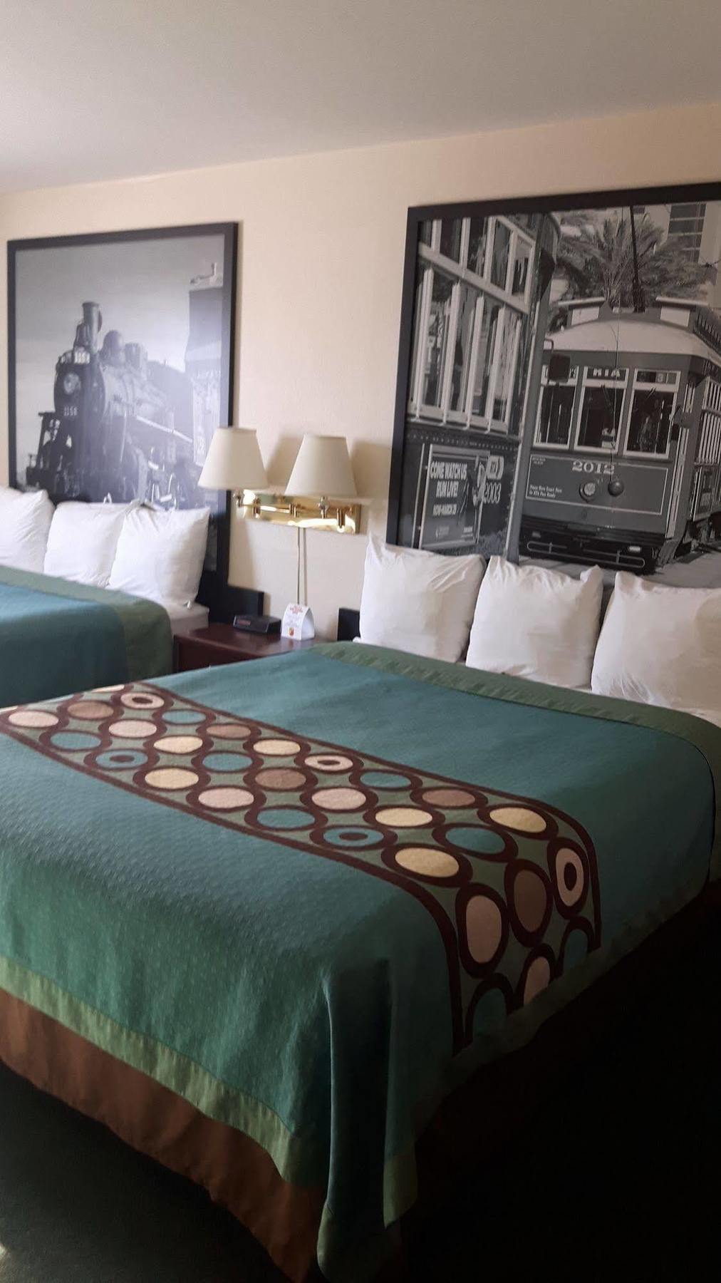 Super 8 By Wyndham Moose Jaw Sk Hotel Ngoại thất bức ảnh